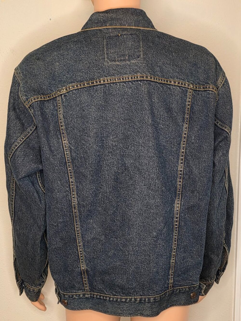 Signature by Levi Strauss Dark Wash Denim Trucker Jacket, Size men's Large - Picture 3 of 10